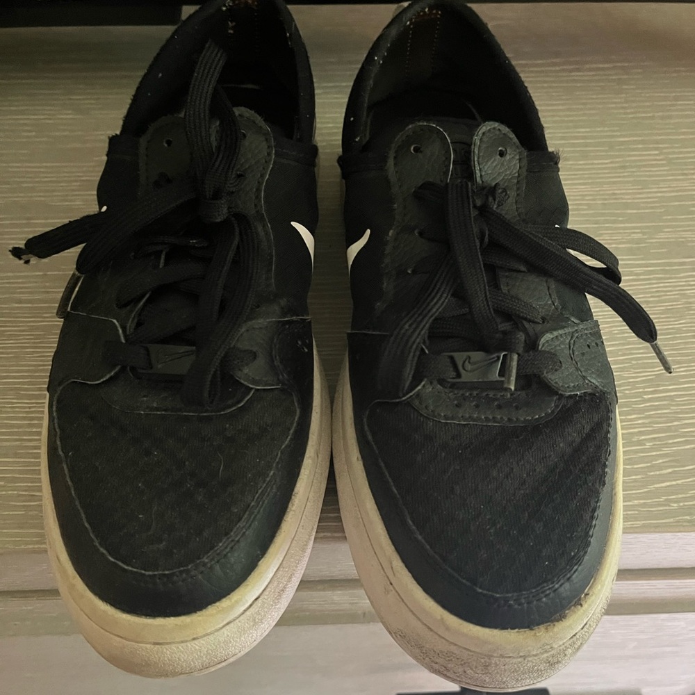 Nike Women’s wedge Black Sneakers